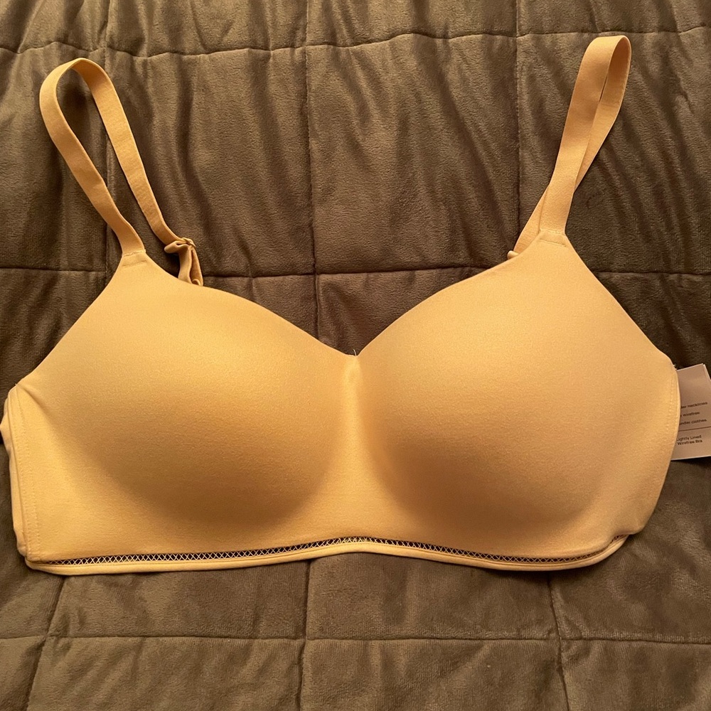 Women’s lightly lined wire free bra